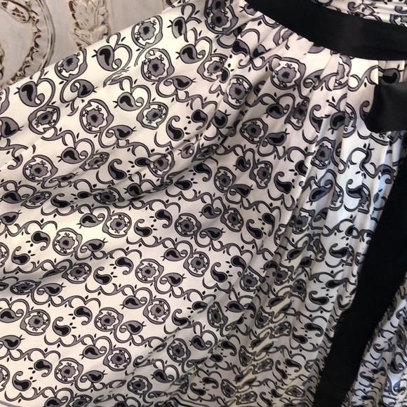 Arden B. 100% Silk Black and White Print Waisted Gathered Spaghetti Strap Dress - Picture 9 of 13